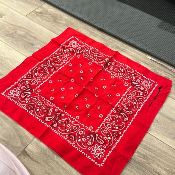 Red bandana - Picture 1 of 1